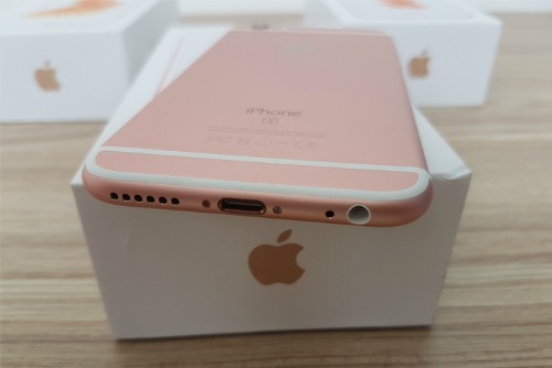 Thị trường iPhone cận Tết đua nhau giảm giá, iPhone 6s 16GB bản khoá mạng giờ chỉ còn hơn 6 triệu đồng.