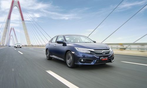 Honda Civic mới giá 950 triệu đồng