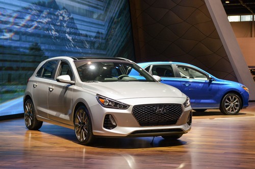 Elantra GT 2018 ra mắt tại Chicago Motor Show 2017. Ảnh: Motor1.