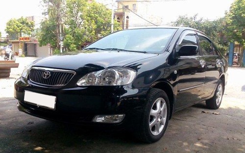 Toyota Altis cũ - một trong những dòng xe giữ giá nhất.