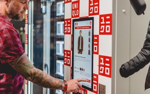 10 máy bán hàng của Uniqlo sẽ được lắp tại Mỹ. Ảnh: WSJ