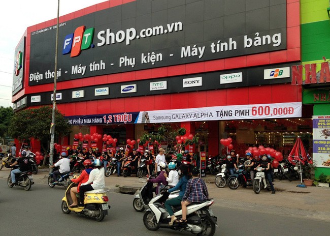 FPT bán 30% vốn FPT Retail cho Dragon Capital và VinaCapital