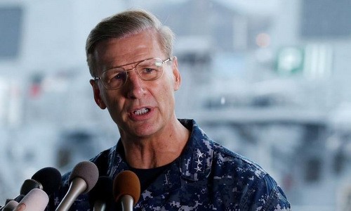 Ông Joseph Aucoin họp báo sau vụ tai nạn của tàu USS Fitzgerald. Ảnh: Reuters.