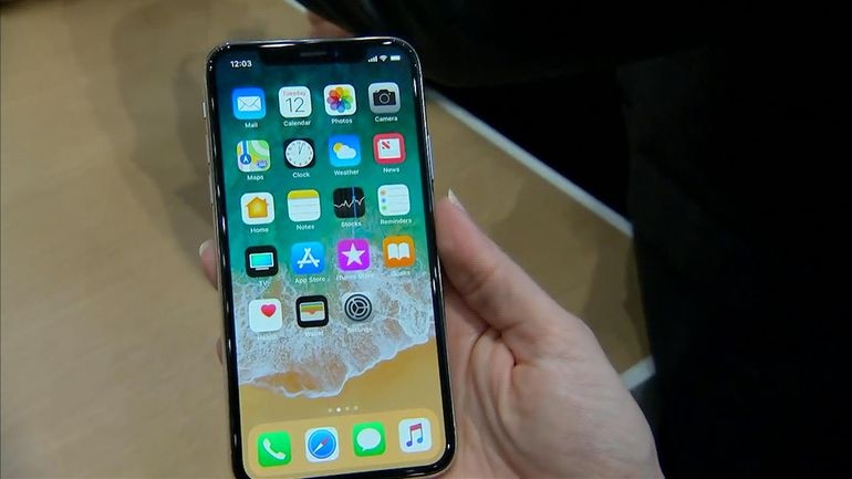 iPhone X 'đội giá' lên 1.500 USD trên eBay