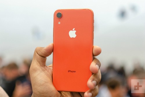 iPhone Xr có nhiều màu, giá niêm yết tại Mỹ từ 749 USD. Ảnh: Digitaltrend.