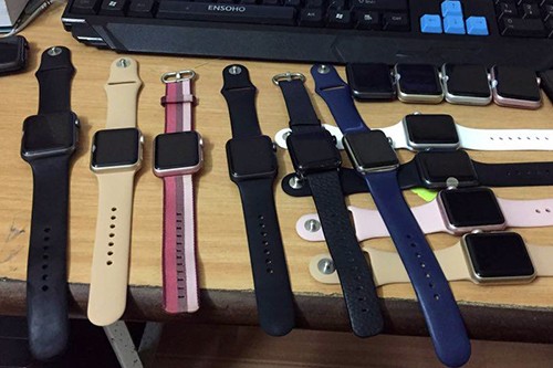 Apple Watch cũ có giá từ khoảng 2 triệu đồng, tùy hình thức, phụ kiện. Ảnh: Lê Đức.