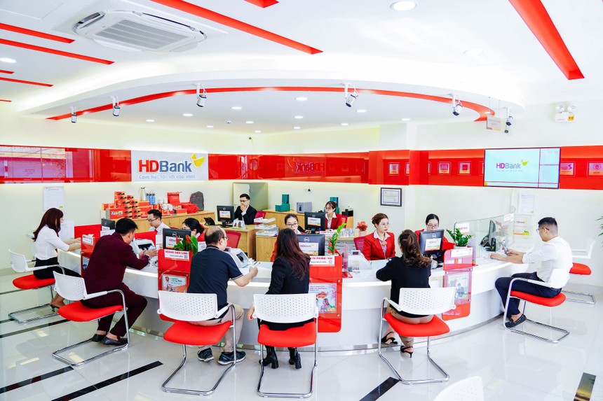 Năm 2023, HDBank (HDB) đạt 13.017 tỷ lợi nhuận, đẩy mạnh tài chính xanh và chuyển đổi số toàn diện