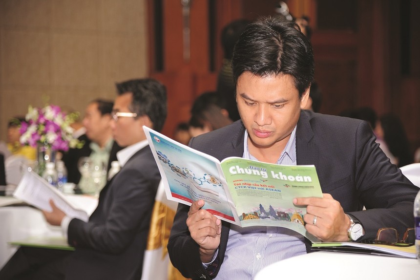 Báo Đầu tư Chứng khoán là một trong những ấn phẩm báo chí tài chính chuyên sâu tại Việt Nam.