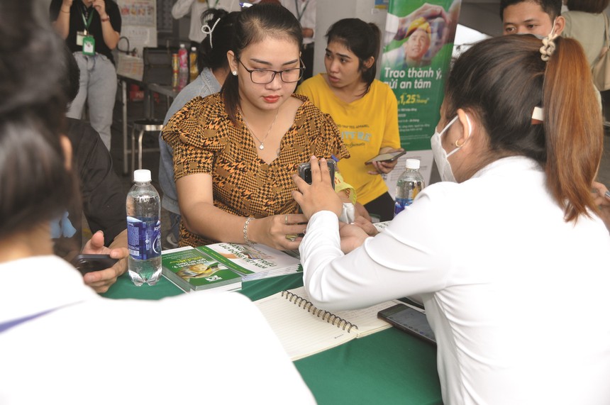 Thu nhập chưa đảm bảo ảnh hưởng tới nhu cầu vay ngân hàng của người dân.