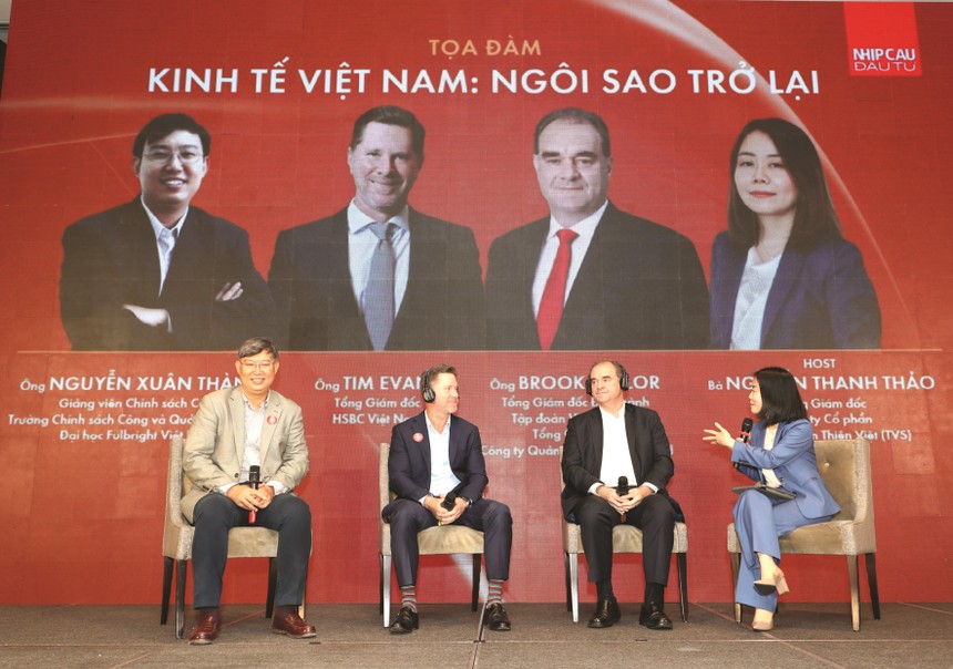 Các chuyên gia nhận định, kinh tế Việt Nam năm 2025 sẽ phục hồi rõ nét, nhiều nhóm ngành có triển vọng tăng trưởng cao.