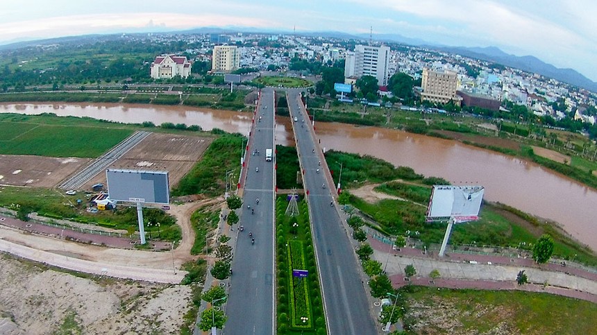 Sông Đăk Bla, thành phố Kon Tum - Ảnh: HTL