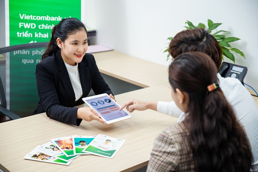 Vietcombank và FWD chính thức triển khai phân phối bảo hiểm qua ngân hàng