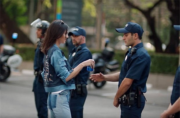 Bài học cho các nhà quảng cáo từ sai lầm của Pepsi