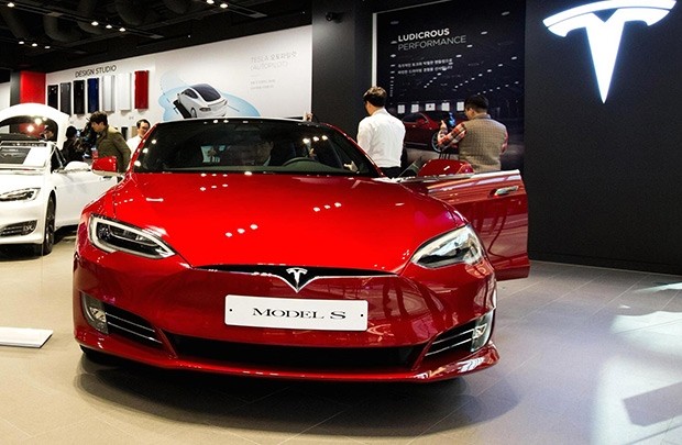 Xe hơi điện Tesla Model S 90D. Ảnh: SeongJoon Cho/Bloomberg - Getty Images