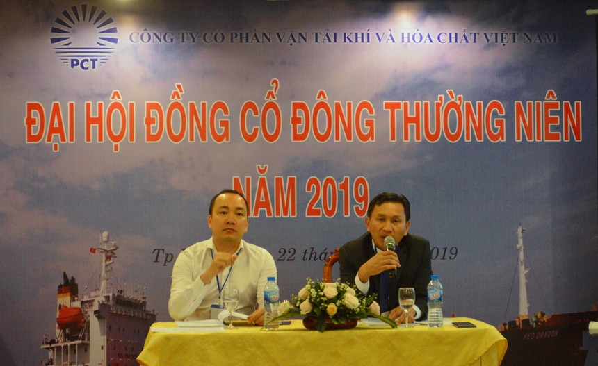 Ông Võ Ngọc Phụng, Tổng giám đốc PCT (áo đen)