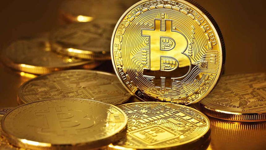 Bitcoin lần đầu tiên vượt mốc 10.000 USD