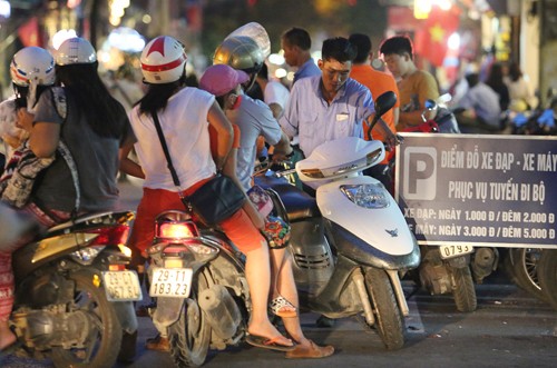 Giá trông giữ ôtô, xe máy tại khu vực quận trung tâm sẽ tăng