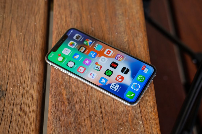 Những tính năng iPhone X 'đi sau' smartphone Galaxy