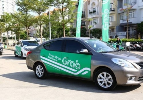 Các xe Uber, Grab phải có logo nhận diện trên thân xe. Ảnh minh họa: Xuân Hoa