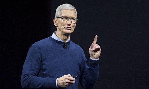 Tim Cook cho rằng không nên lạm dụng công nghệ và mạng xã hội. Ảnh: CNBC.