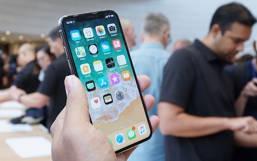 Samsung thấy nhu cầu màn hình OLED cho iPhone X giảm.