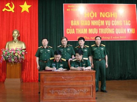 Bàn giao nhiệm vụ Tham mưu trưởng Quân khu 2