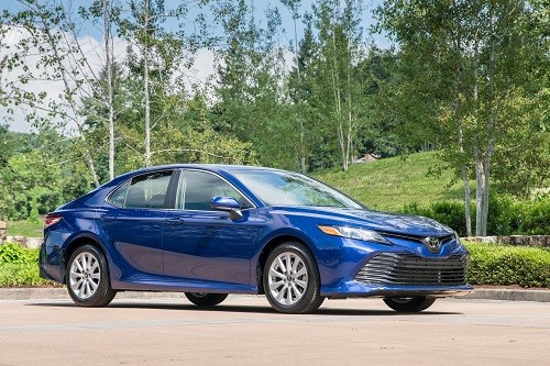 Toyota Camry đạt doanh số tốt nhất trong các mẫu sedan cỡ trung tại mỹ. Ảnh: Carscoops.