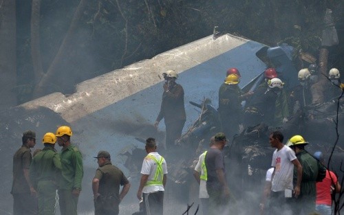 Hiện trường máy bay rơi. Ảnh: AFP.