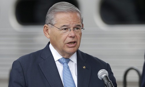 Thượng nghị sĩ Robert Menendez trong một bài phát biểu năm 2016. Ảnh: Politico.