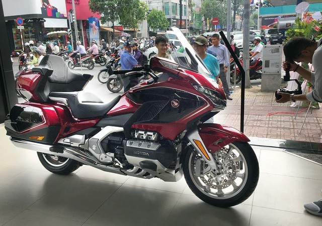 Honda đưa về Việt Nam mẫu Goldwing với giá bán lên tới 1,2 tỉ đồng.