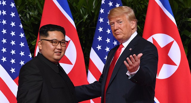 Tổng thống Mỹ Donald Trump và nhà lãnh đạo Triều Tiên Kim Jong-un (Ảnh: Reuters).