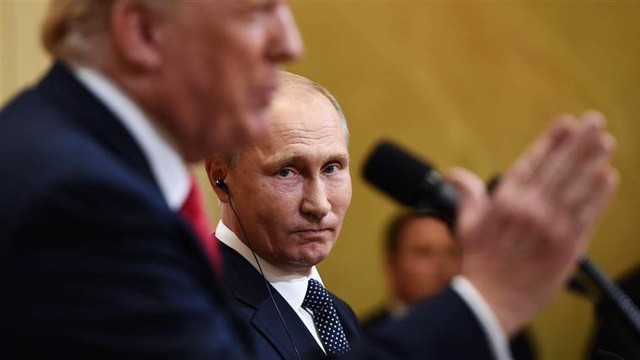 Tổng thống Vladmir Putin trong cuộc gặp với người đồng cấp Mỹ Donald Trump tại Phần Lan hồi tháng 7 (Ảnh: NBC)