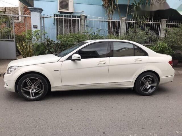 Chiếc Mercedes C230 bán hơn 460 triệu đồng.