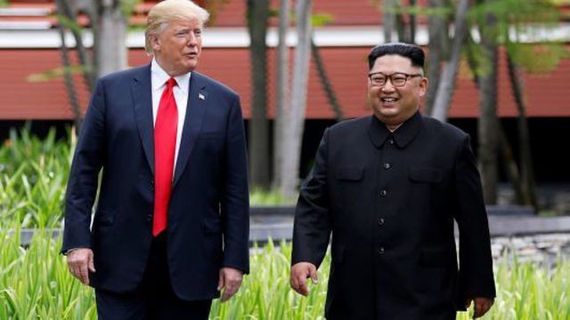 Tổng thống Mỹ Donald Trump và nhà lãnh đạo Triều Tiên Kim Jong-un (Ảnh: Reuters).