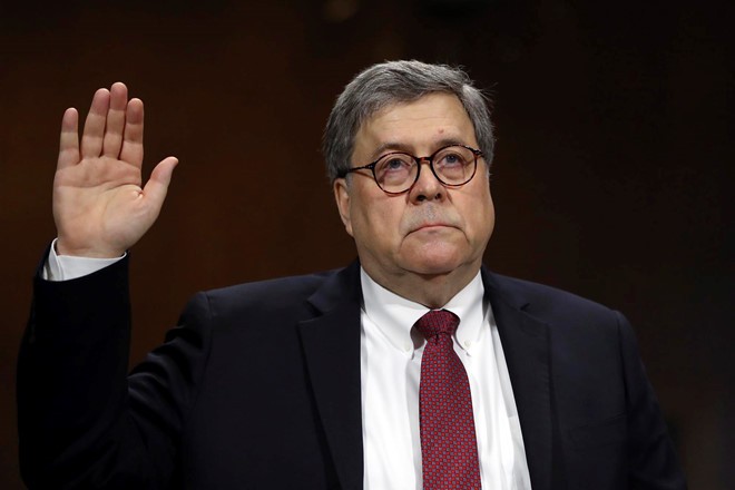 Bộ trưởng Tư pháp William Barr tuyên thệ để làm chứng trước phiên điều trần của Ủy ban Tư pháp Thượng viện tại Tòa nhà Quốc hội ở Washington, Mỹ, ngày 1/5. Ảnh: AP.