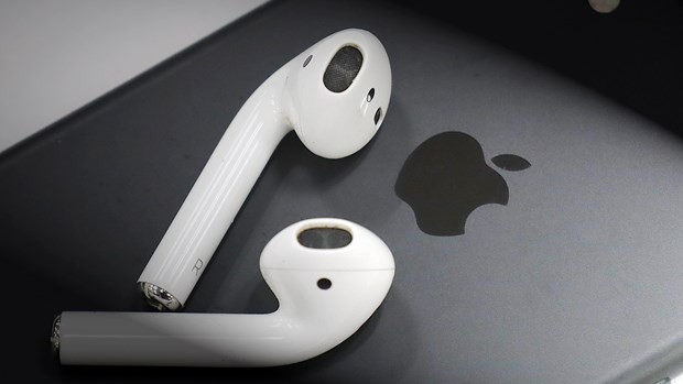 Tai nghe AirPods. (Nguồn: asia.nikkei.com).