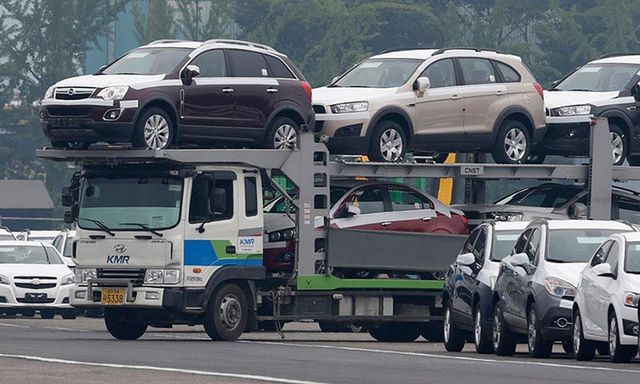 Giá đắt, chi phí nuôi xe lớn nên xe hơi đối với phần lớn người dân Việt vẫn là mơ ước.