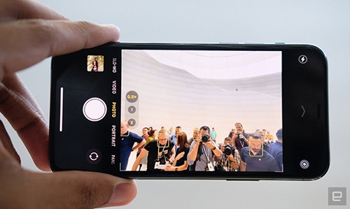 Điểm nhấn trên iPhone 11 là camera. Ảnh: Engadget.