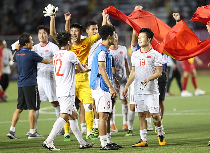 Cầu thủ, ban huấn luyện U22 Việt Nam sau chiến thắng trước Indonesia tại trận chung kết SEA Games. Ảnh: Đức Đồng.