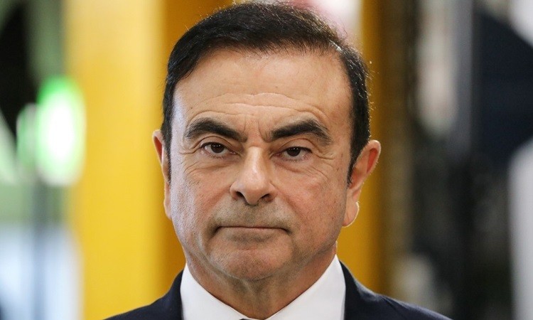 Cựu chủ tịch Nissan Carlos Ghosn trong chuyến thăm một nhà máy ở Pháp tháng 11/2018. Ảnh: AFP.