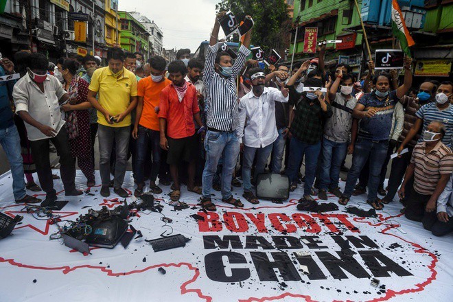 Người Ấn Độ biểu tình kêu gọi tẩy chay hàng hóa Trung Quốc. Ảnh: 
Getty Images.