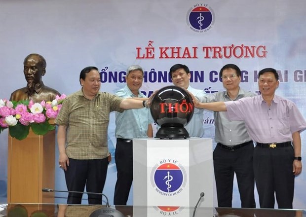 Lãnh đạo Bộ Y tế khai trương Cổng thông tin công khai giá trang thiết bị y tế. (Ảnh: PV/Vietnam+).