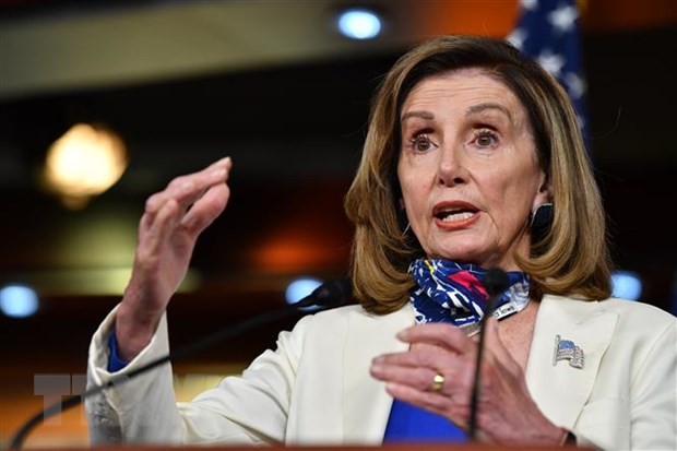 Chủ tịch Hạ viện Mỹ Nancy Pelosi phát biểu tại cuộc họp báo ở Washington, DC. (Ảnh: AFP/TTXVN).