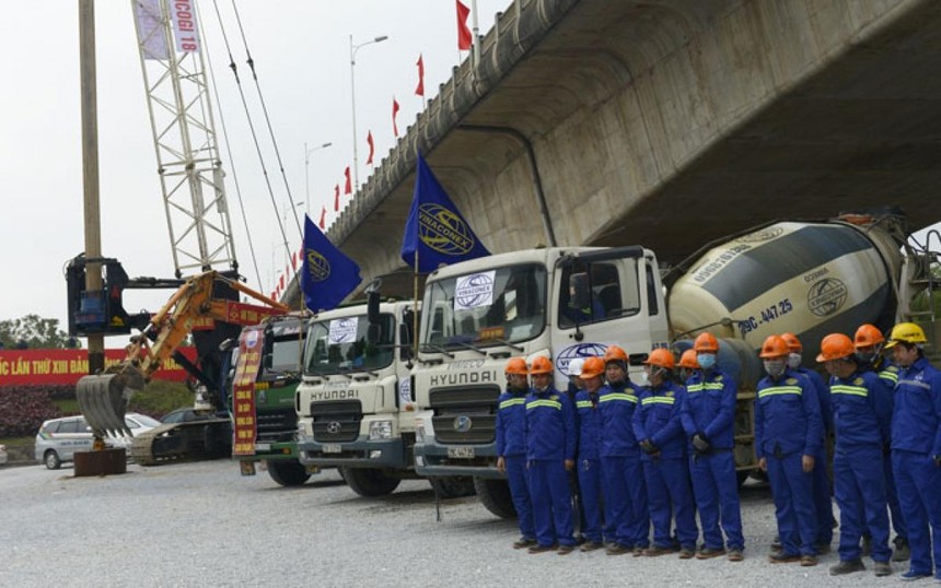 Đại diện các đơn vị thi công dự án cầu Vĩnh Tuy giai đoạn 2.