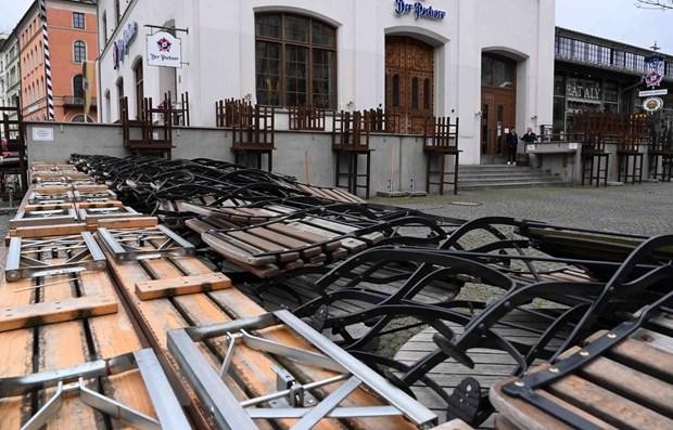 Một nhà hàng tại Munich (Đức) đóng cửa do lệnh phong tỏa. (Ảnh: AFP/TTXVN).