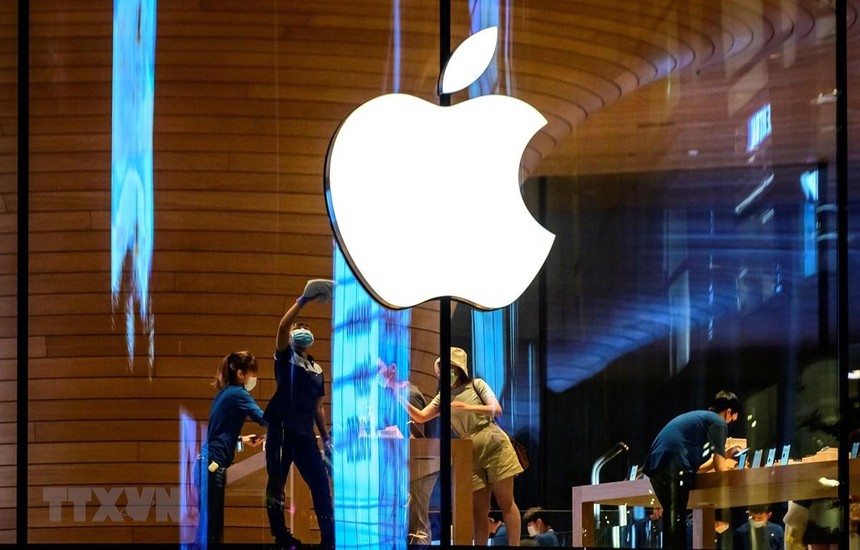 Biểu tượng Apple tại một cửa hàng của hãng ở Bangkok, Thái Lan. (Ảnh: AFP/TTXVN).