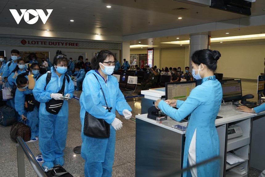 Sở Y tế chỉ đạo các đơn vị lấy mẫu liên tục trong vòng 1 tuần đến 10 ngày tại sân bay với số lượng khoảng 1.000 mẫu. (Ảnh minh họa).