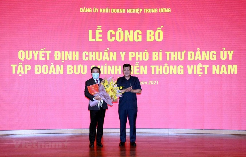 Ông Huỳnh Quang Liêm (trái) là Phó bí Thư Đảng ủy Tập đoàn VNPT nhiệm kỳ 2020-2025. (Ảnh: T.Q).