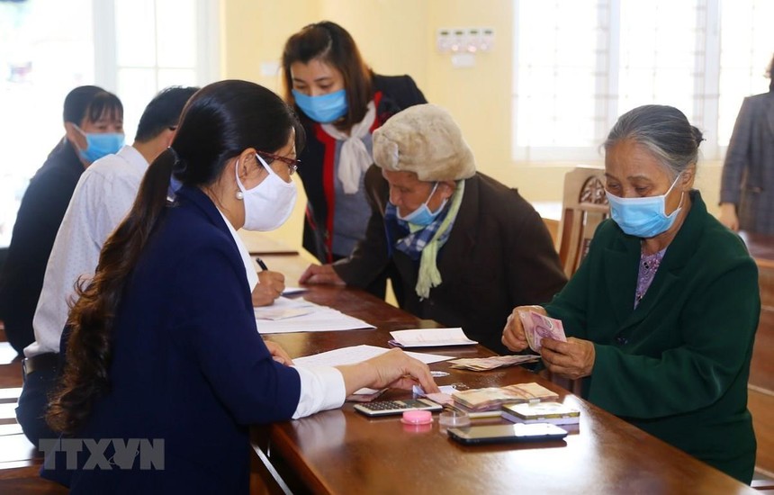 Chỉ trả lương hưu, trợ cấp xã hội cho người dân. (Ảnh minh họa: PV/Vietnam+).