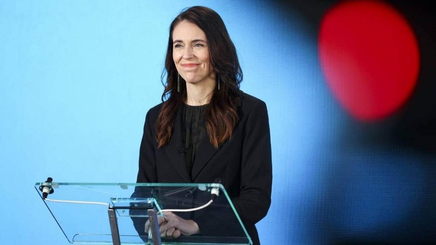 Thủ tướng Jacinda Ardern thông báo New Zealand sẽ áp dụng chiến lược ứng phó Covid-19 mới từ tháng 12/2021. Ảnh: Getty.